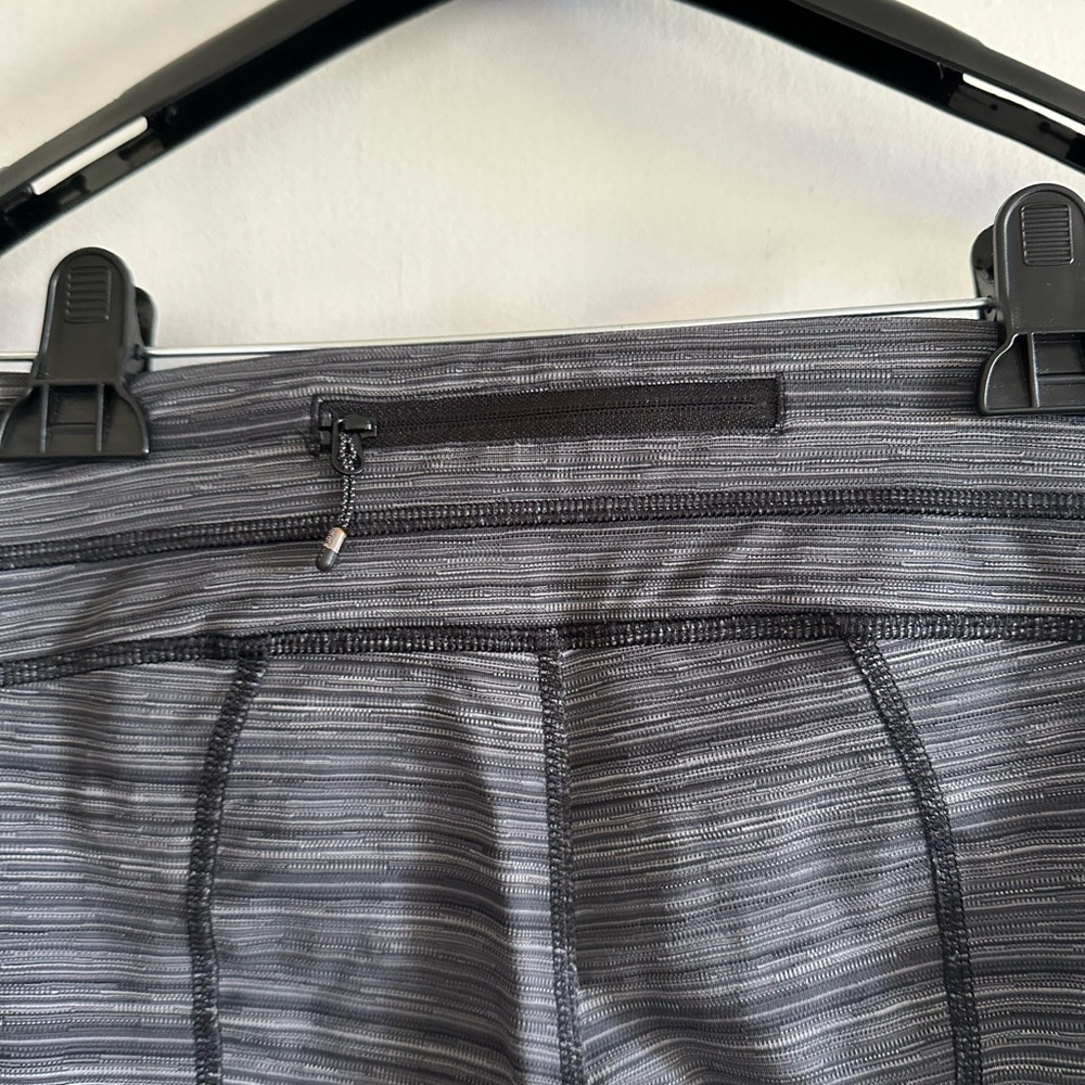 Lululemon Athletica Gray/Black Run: Inspire Crop II (Mesh) Leggings size 4 - Picture 12 of 13